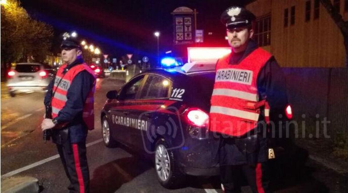 Valmarecchia, fermati due sospetti che si aggiravano per le case. Fucile da caccia appeso all'attaccapanni: denunciato - 