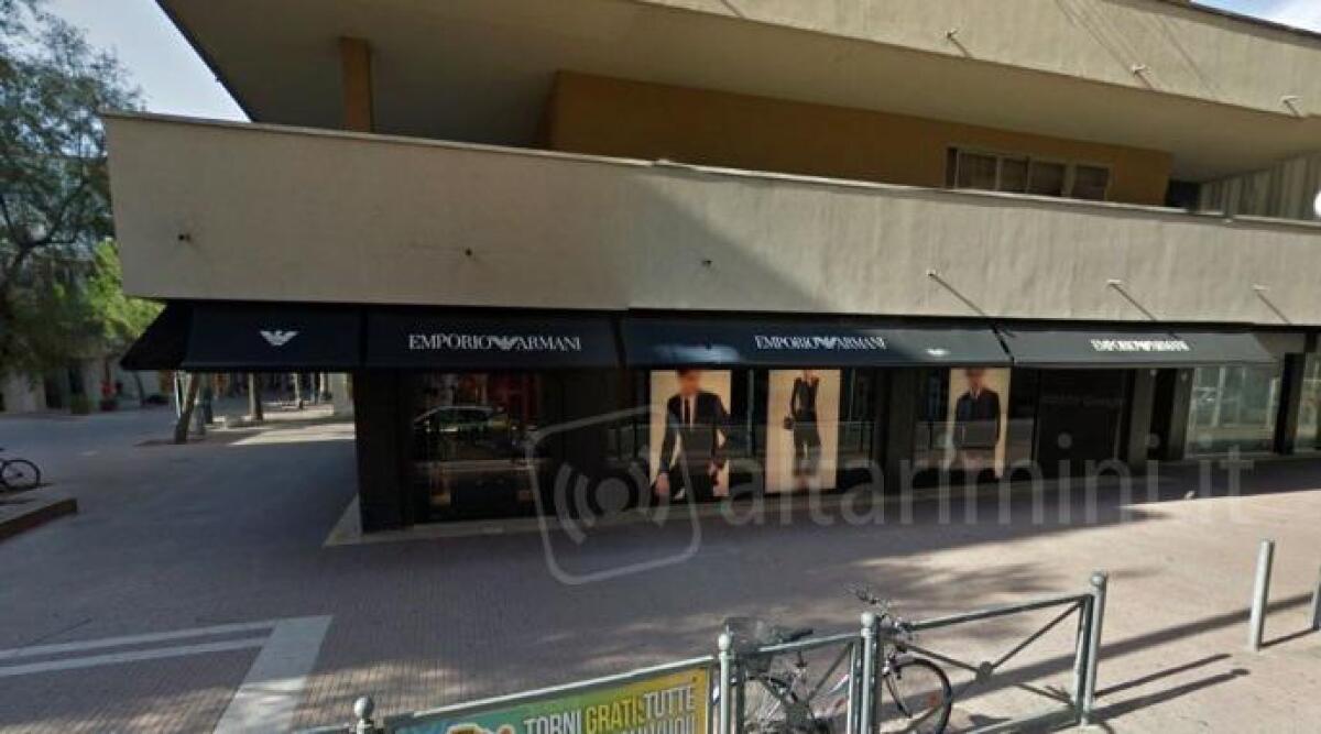 Riccione: il &lsquo;salotto&rsquo; perde la storica boutique Armani, al suo posto uno store monomarca - 