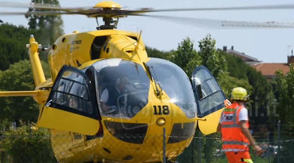 Rimini, sbanda con la moto e vola nella scarpata. Grave un motociclista 51enne - Archivio