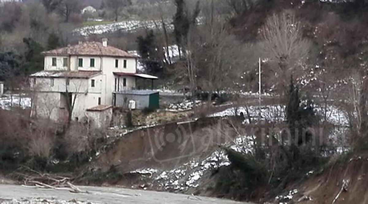 Smottamento sul fiume Marecchia, in pericolo abitazione a Ponte Santa Maria Maddalena -