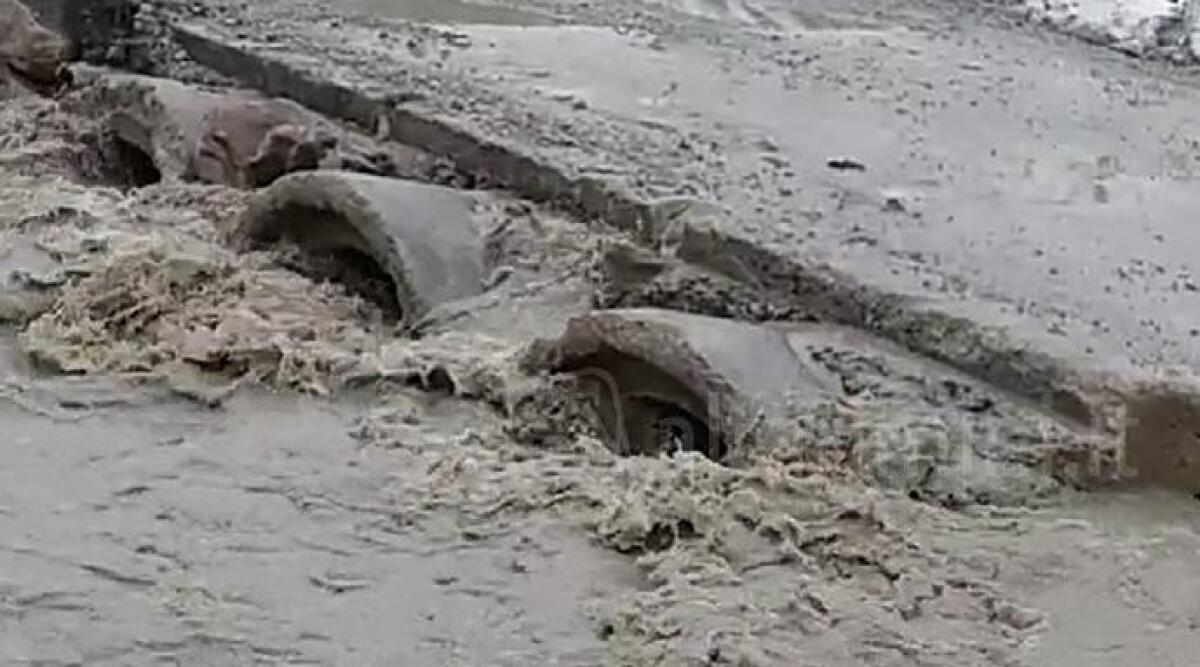 VIDEO: scioglimento neve fa alzare i fiumi. Torrente del Marecchia al limite della strada -