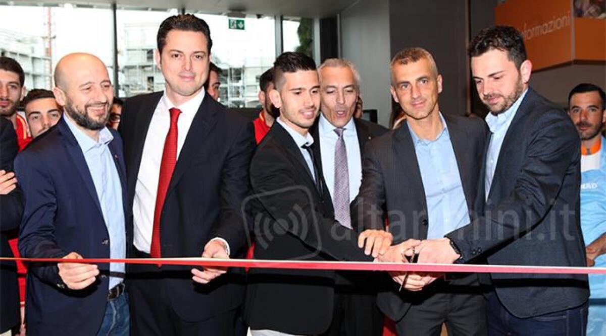 Nuovo centro Conad, l&rsquo;inaugurazione. Ma al taglio del nastro curiosit&agrave; per l'assenza del sindaco Gnassi - 