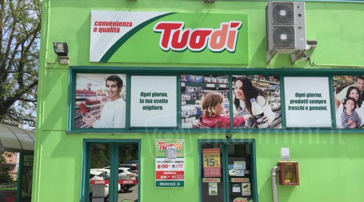 Discount TuoD&igrave; presi d'assalto con i super sconti prima della chiusura e del passaggio a In's Mercato - 