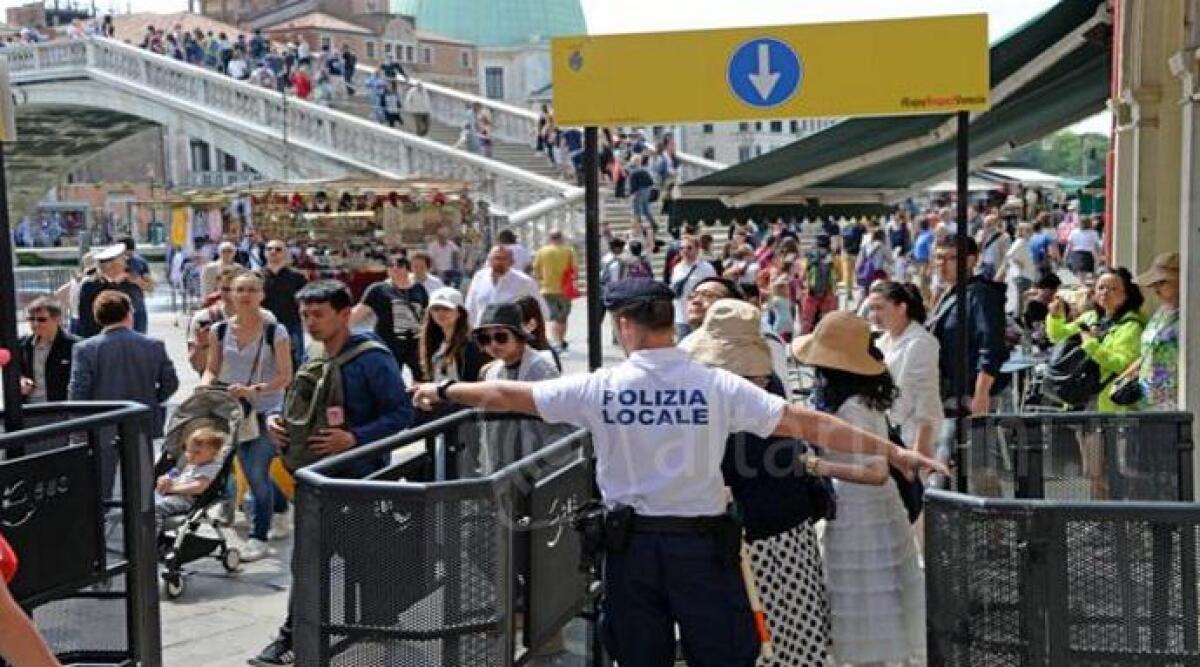 Caso tornelli in citt&agrave; turistiche, Gnassi contro: &lsquo;Le barriere escludono&rsquo; - 