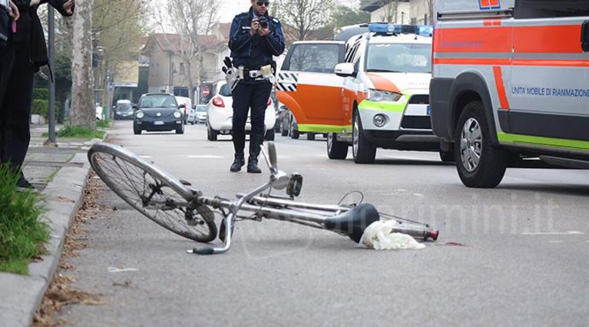 Anziano in bicicletta investito da una Panda a Riccione, &egrave; grave al 'Bufalini' di Cesena - 
