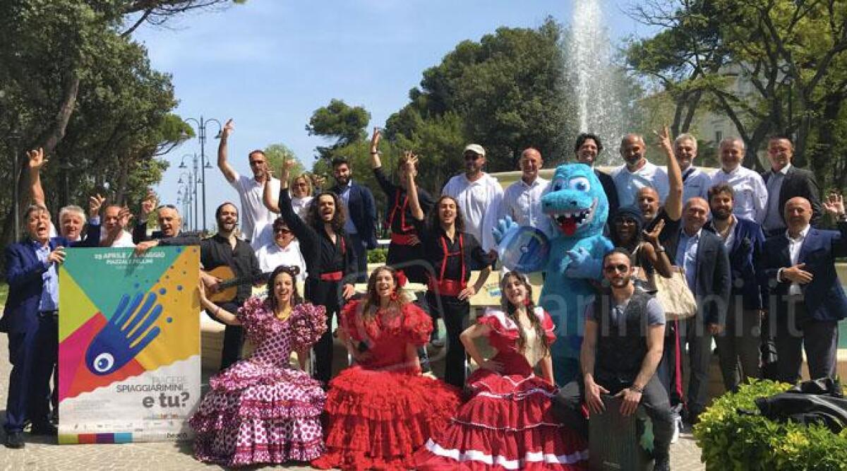 La spiaggia si 'sposta' in piazzale Fellini, pilota Bastianini diventa uno chef: tre giorni di festa a Rimini - 