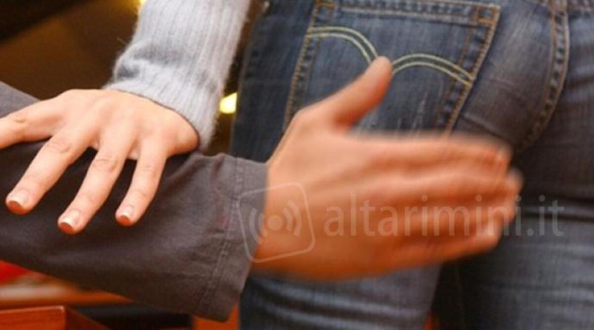 Esce dalla Caserma e va a palpeggiare una donna, il molestatore seriale minorenne torna a colpire - Foto di repertorio