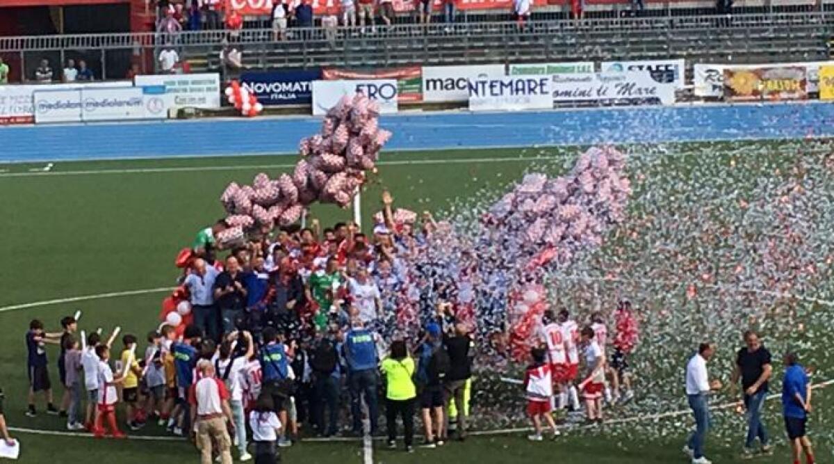 Rimini Calcio, &egrave; qui la festa! Grassi: "Pi&ugrave; di cos&igrave; non potevo fare". Il voto di Righetti, il triplete dei fratelli Brighi - 