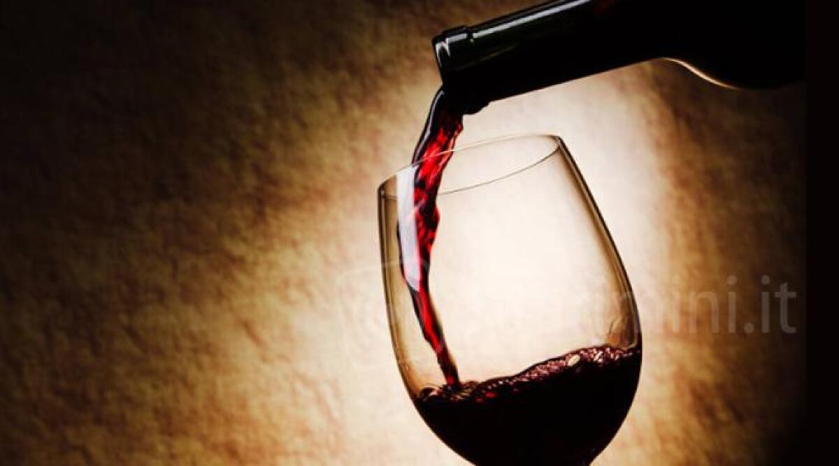 Tre ristoratori di Rimini cadono nella truffa del vino pregiato: ecco cosa &egrave; accaduto - 