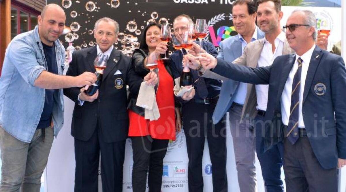 Un week-end di ‘bollicine’ a Riccione con VSQ: Vini e Spumanti di Qualità diventa un ‘brand’ -