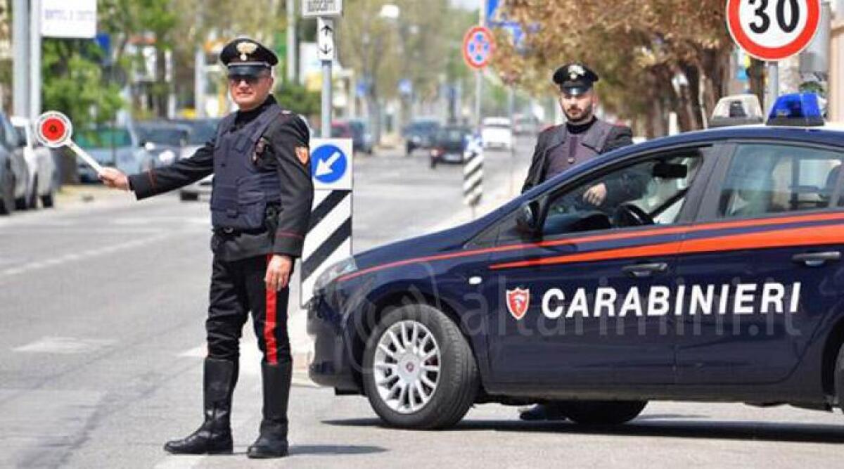 Guida nonostante la patente sospesa: si spaccia per il fratello gemello, arrestato - 