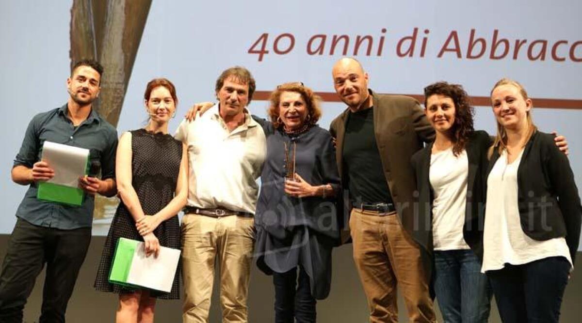 FOTO: San Patrignano, l'attrice Cristina Capotondi e i Sindaci Gnassi e Spinelli premiati con l'abbraccio - 