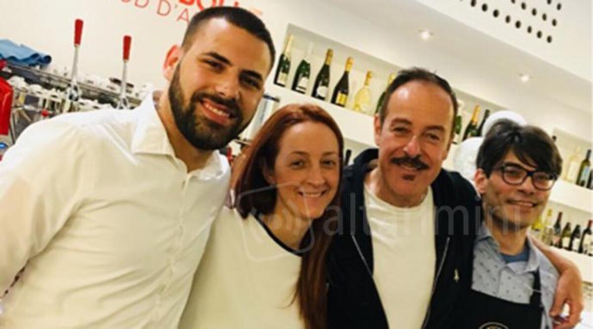 Massimo Lopez preso per la gola dalla piadina allo champagne di Rimini made in "La Piada &amp; Le Bolle" - 