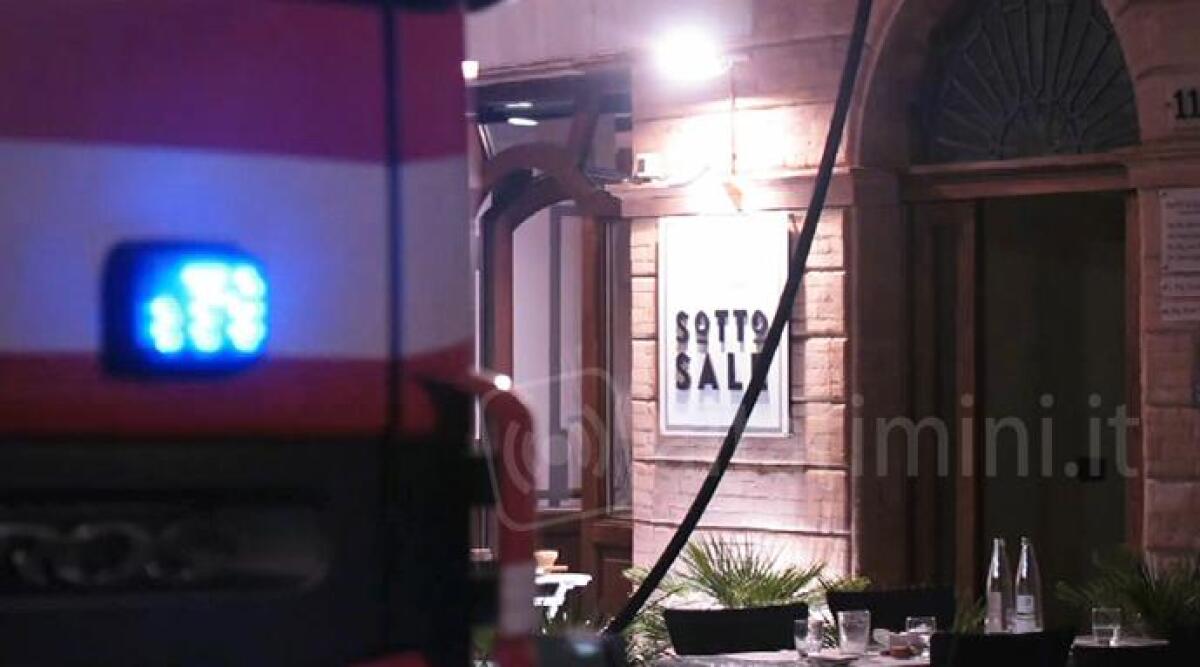 VIDEO: Paura a San Giuliano, incendio nella cucina del ristorante Sotto Sale, clienti in fuga - 