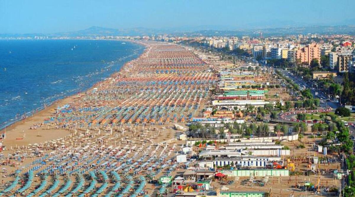 La spiaggia di Rimini protagonista sulla tv tedesca ad aprire il TG meteo di SAT1 -