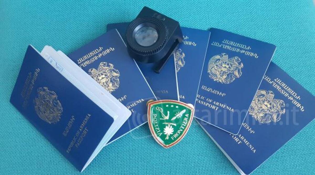 Sorpresi all&rsquo;aeroporto Fellini con documenti falsi: respinti 6 armeni, due erano minorenni - 