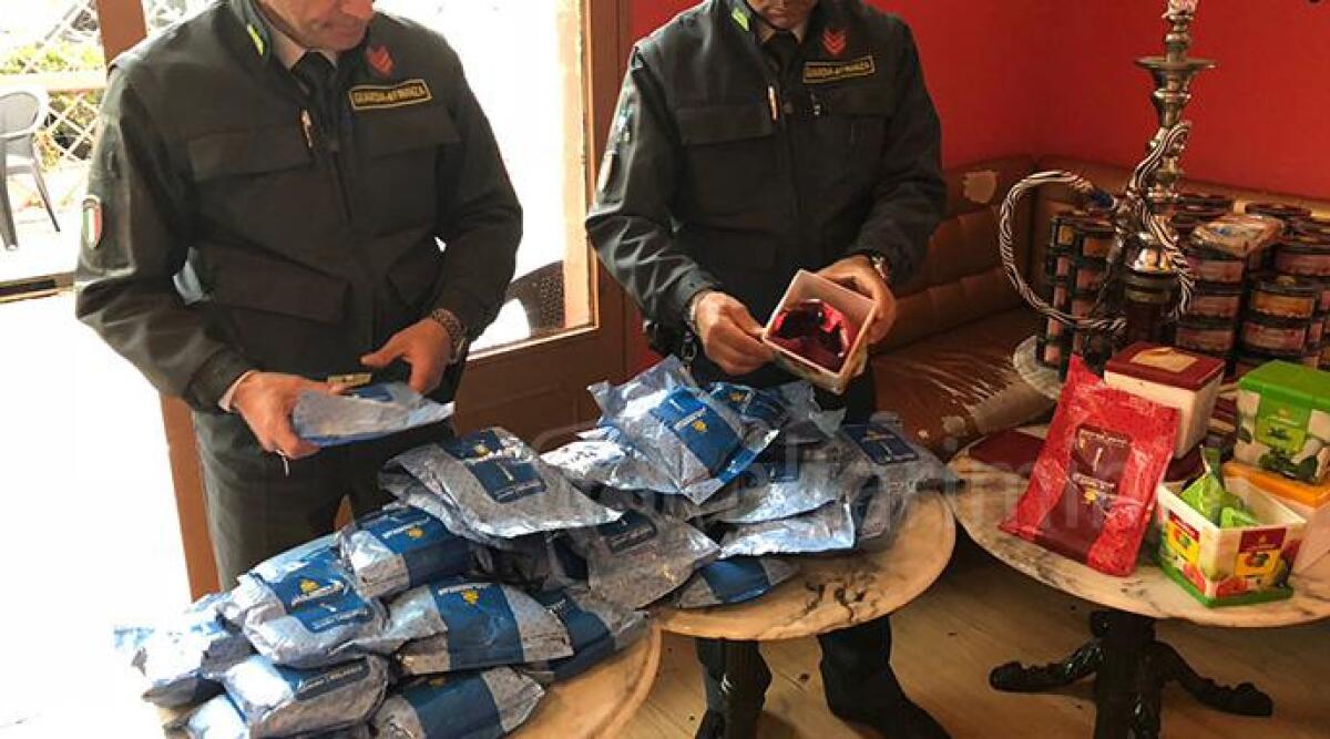 Rimini, al setaccio i locali dove si fuma il narghil&egrave;: maxisequestro di oltre un quintale di melassa di tabacco - 