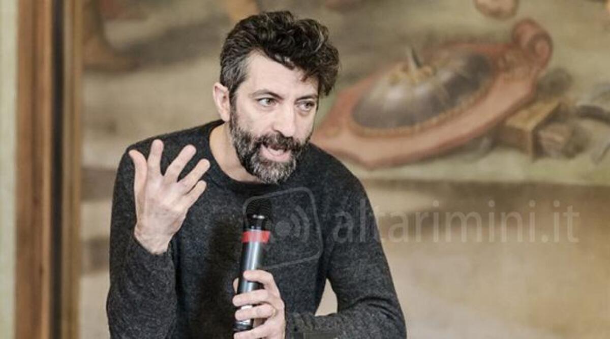 Novafeltria, un divertente monologo su amore e donne nell'incontro con l'autore Antonio Pascale - 