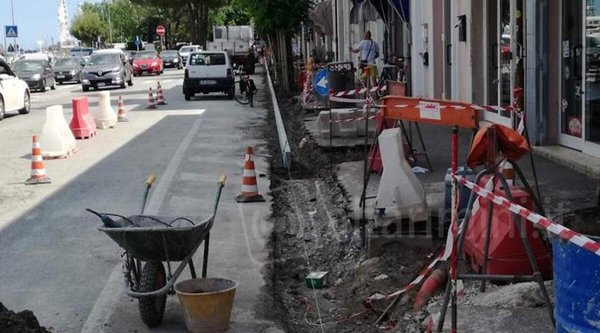Rimini, prosegue la riasfaltatura delle strade. Interventi quasi finiti in via Destra del Porto - 