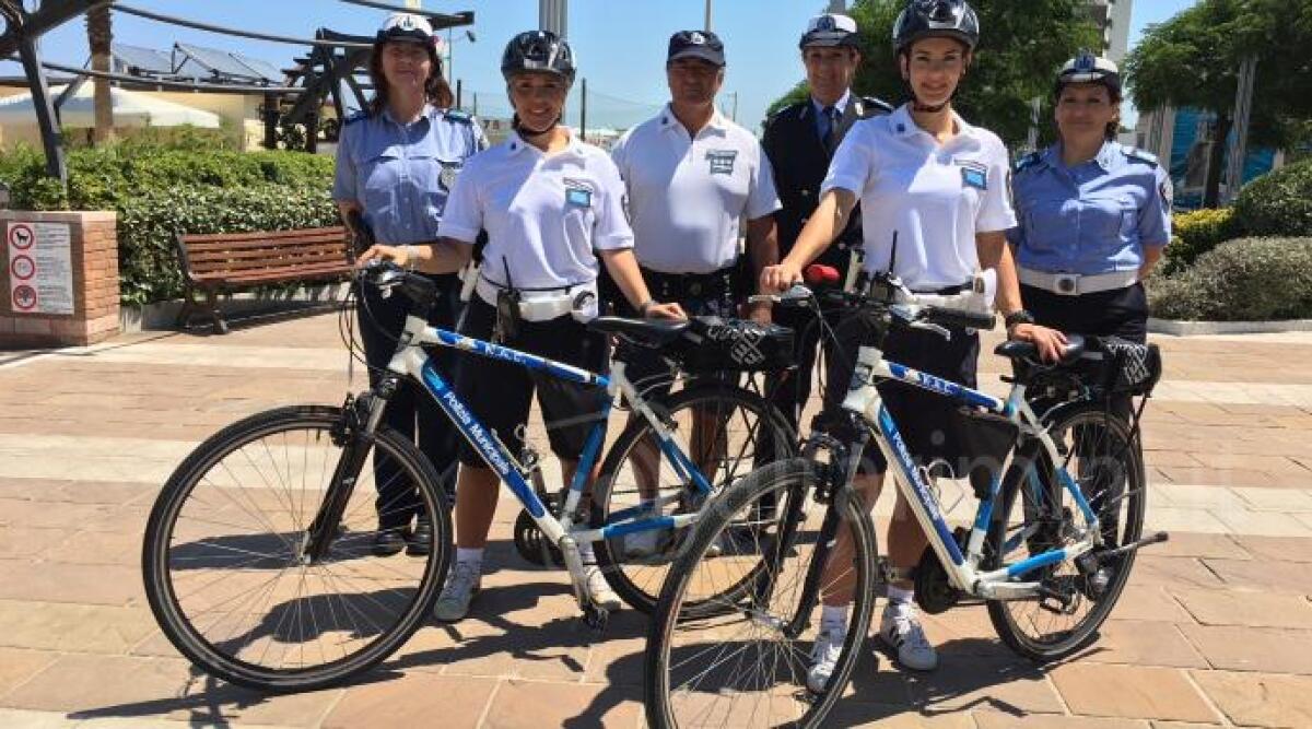 Riccione, esordio dei vigili urbani in bicicletta: 'Utili nelle zone del lungomare' - 