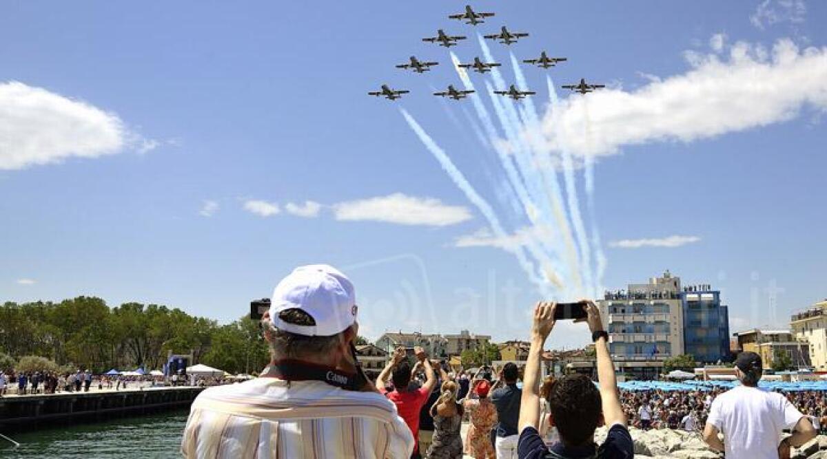 Spettacolo Frecce Tricolori nel cielo di Bellaria: ecco il programma dell'atteso show aereo - 