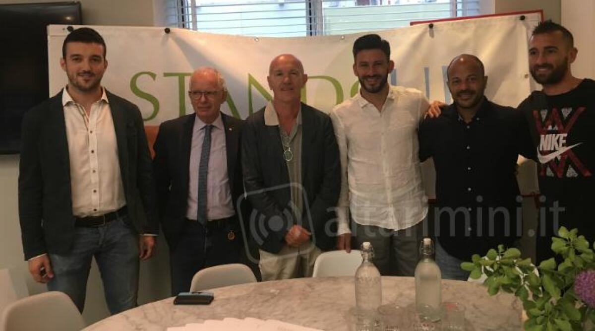 Calcio, con StandUp Sport a Rimini i calciatori si preparano al ritiro. Sedute anche in spiaggia e in acqua -