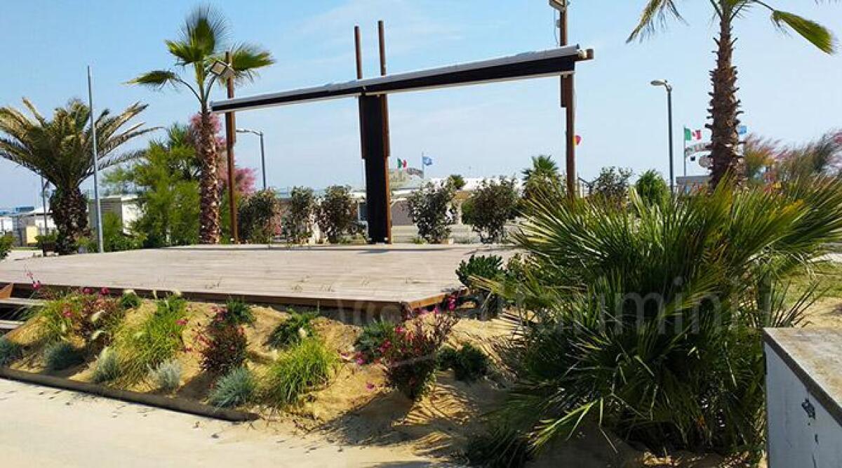 Lungomare riminese sempre pi&ugrave; verde, piantumati altri 485 alberi del progetto "Green booking" - 