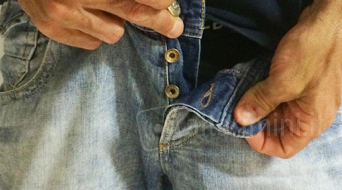 Rimini, il cane antidroga punta le parti intime di un 24enne nigeriano: nascondeva droga negli slip - 