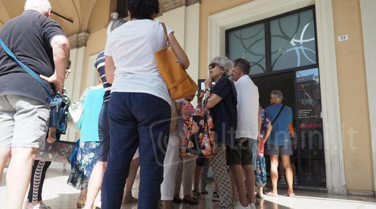 Grande attesa per la riapertura del teatro Galli: in 24 ore pi&ugrave; di 500 riminesi hanno prenotato la prima visita - 