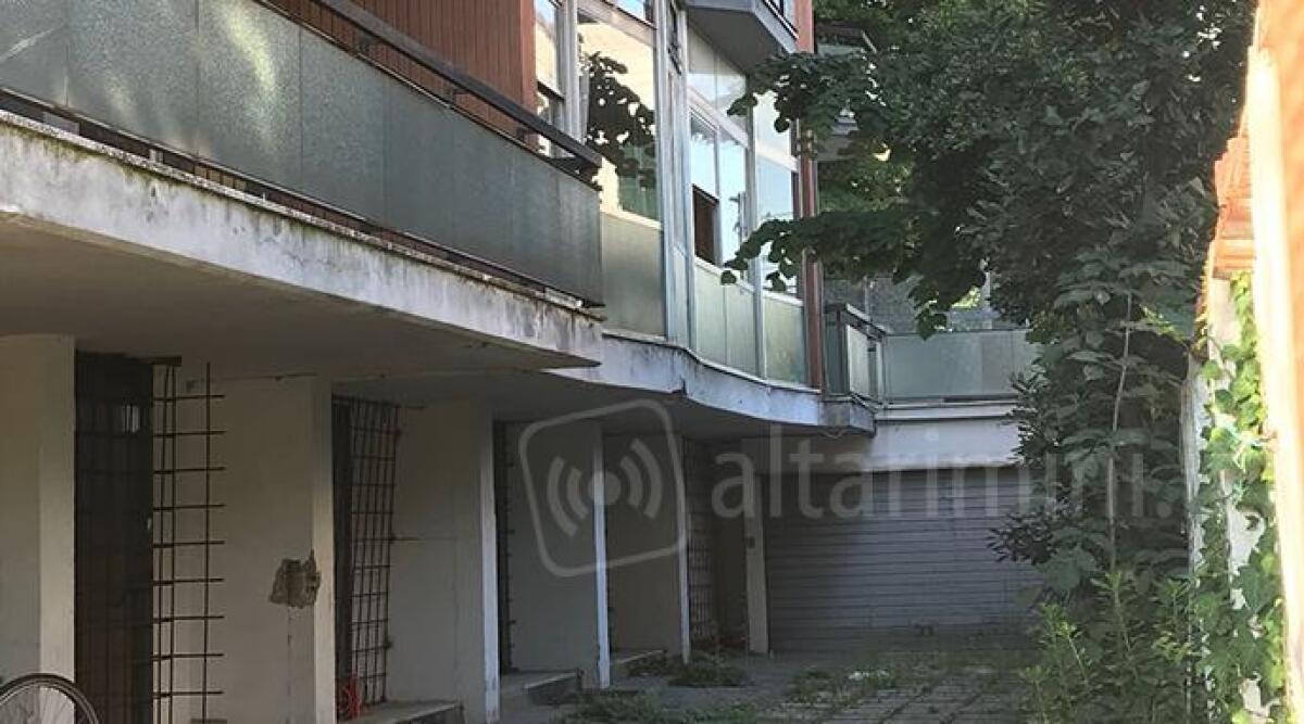 Hotel abbandonato in via Dandolo 'rifugio di vagabondi'. Segnalazione a Rimini - 