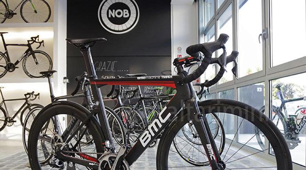 Spaccata alla Nob, negozio di bici: banditi costretti alla fuga -