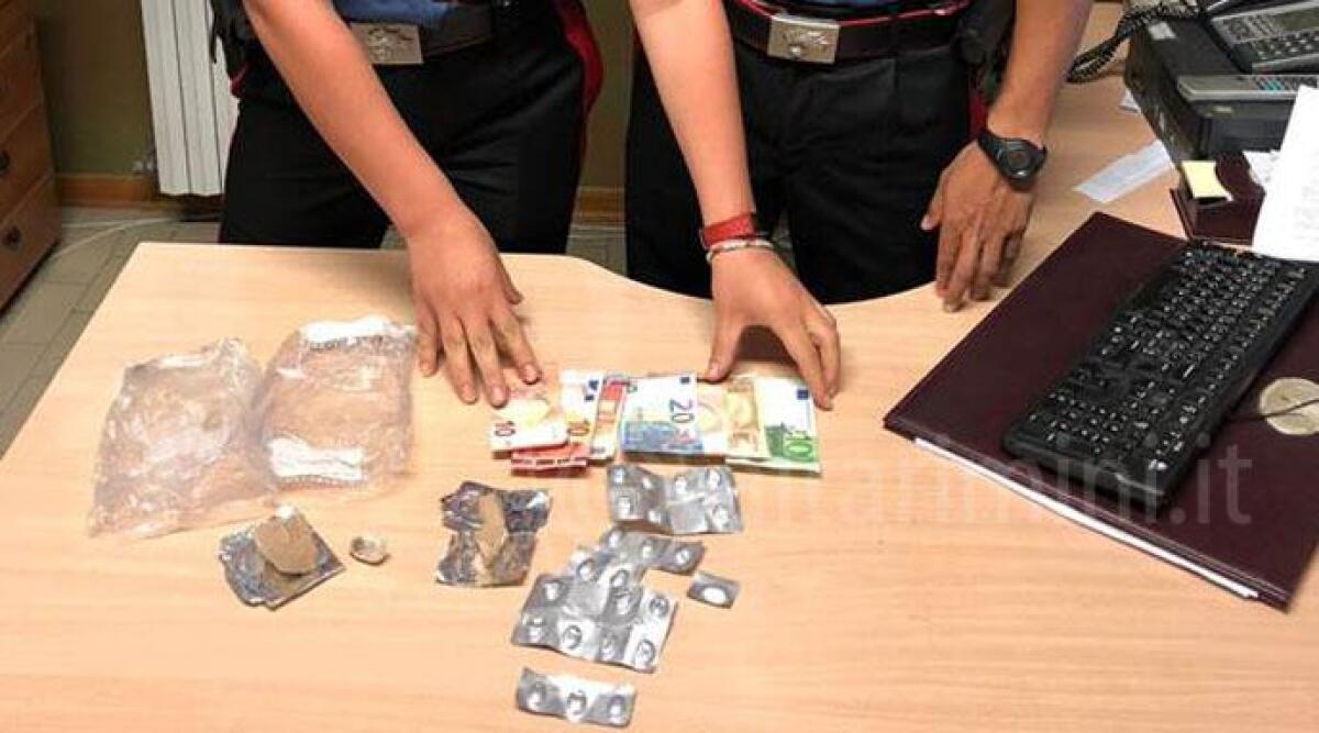 Cattolica, donna viaggiava con 60 grammi di eroina in auto. Nell'abitazione trovato metadone -