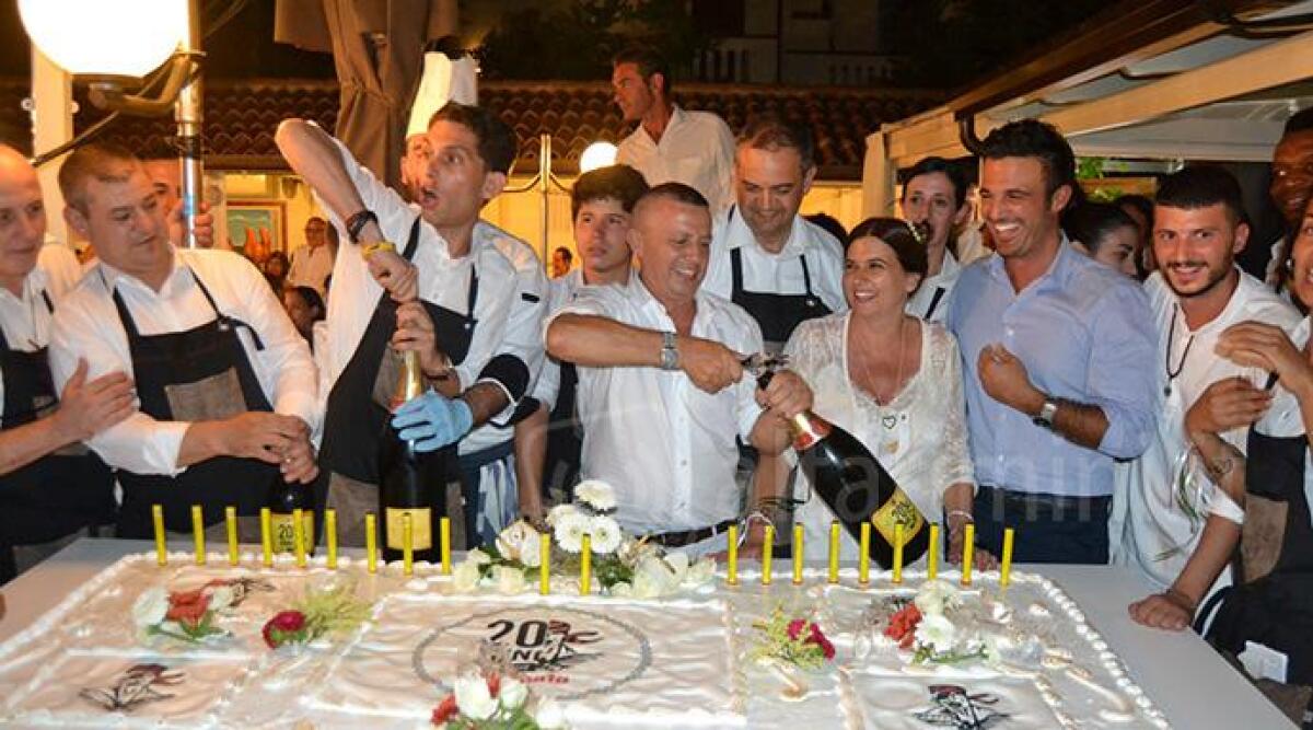 Festa per i vent'anni del ristorante il Pirata. Paolo Cevoli canta 'L'ignorantezza Romagnola' - 