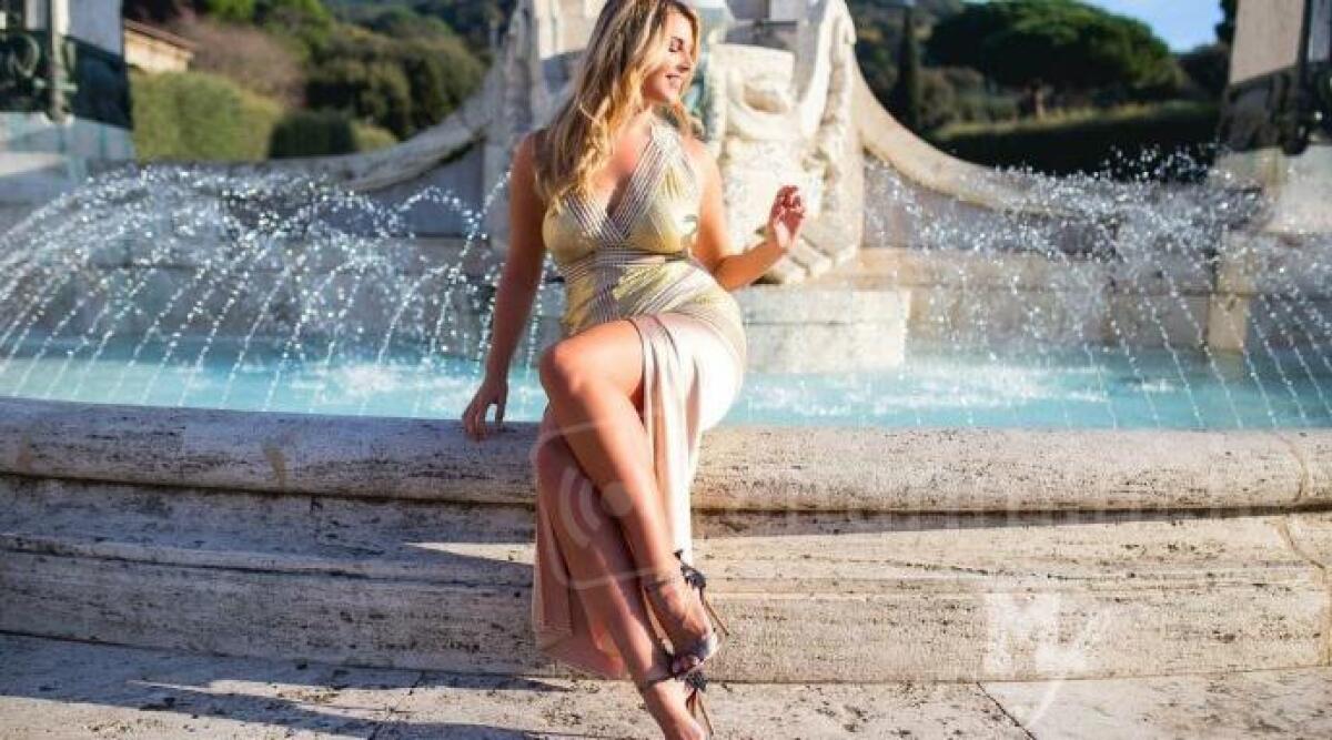La super modella curvy Laura Brioschi sceglie Riccione per il suo videoclip - 