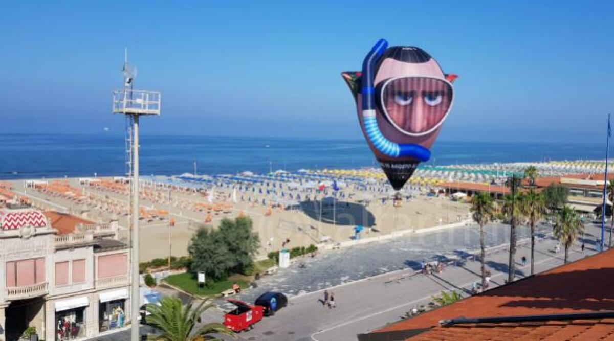 La mongolfiera di Drac fa tappa a Riccione in occasione del nuovo film Hotel Transylvania 3 - 