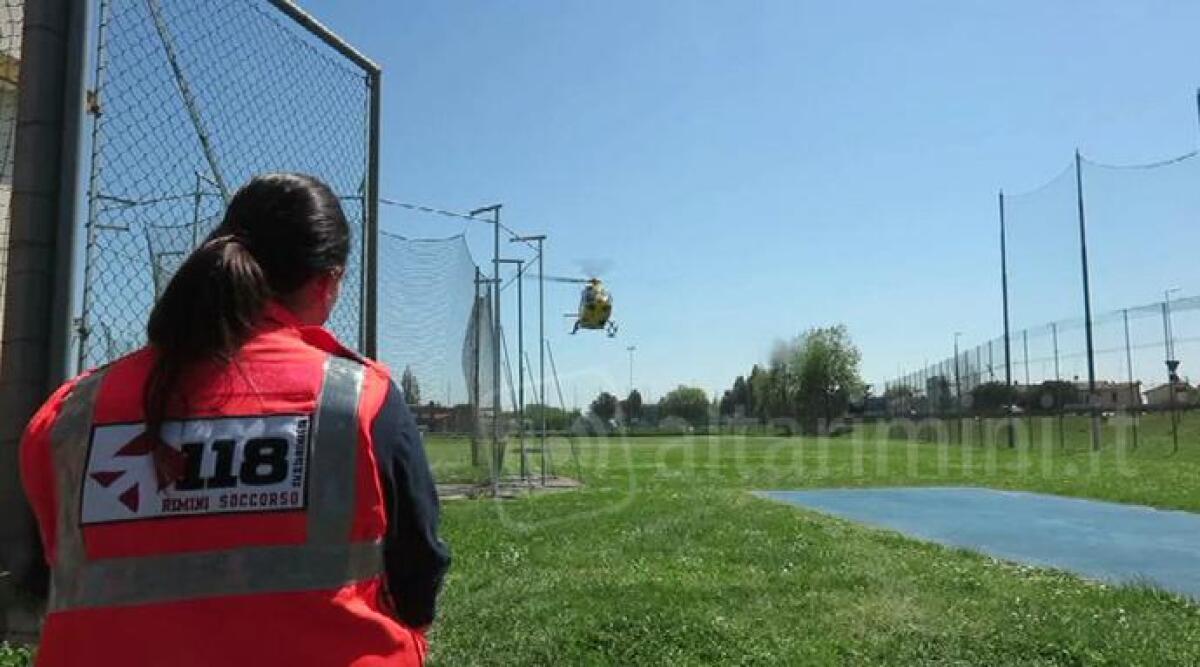 Incidente ai box del Misano World Circuit: centauro scivola in moto e investe meccanico - 