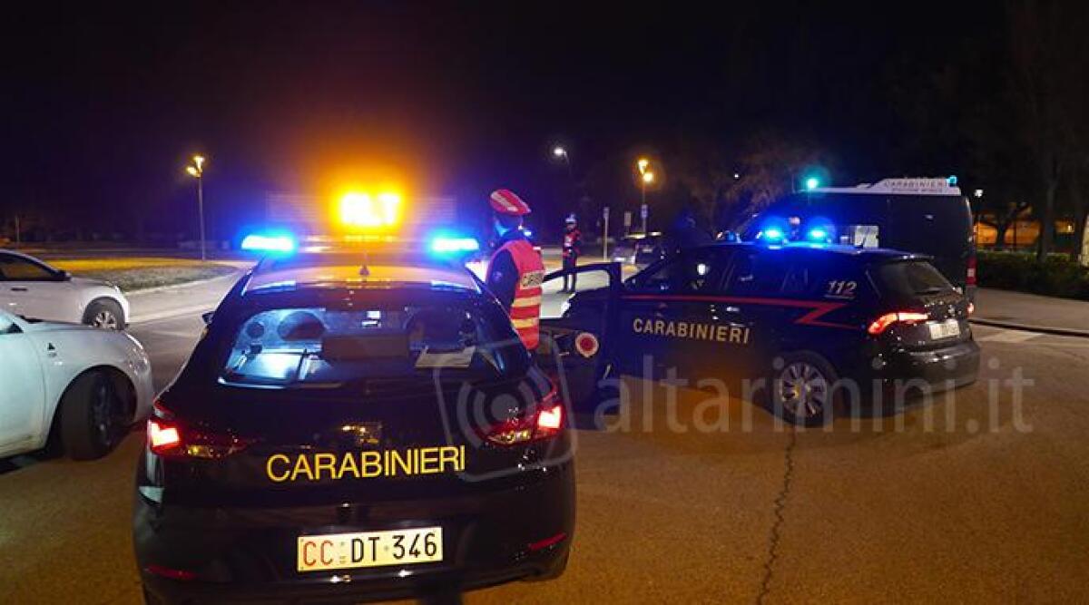 Girava con cocaina e falso lampeggiante blu: finge un malore per eludere il controllo. Arrestato dai carabinieri - 