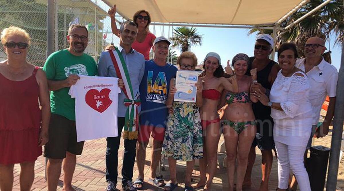 Da 50 anni in vacanza a Torre Pedrera, famiglia premiata al Bagno Amerigo 60: loro spiaggia preferita -