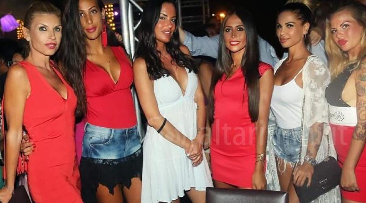 Vip in vacanza a Rimini, Antonella Mosetti incanta al Top Club Show Dinner - 