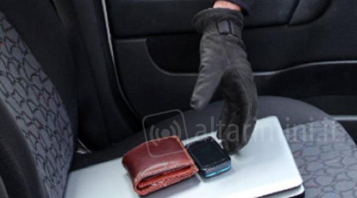 Vede sportello aperto del furgone e ruba il portafoglio: il proprietario lo scopre e viene aggredito - 