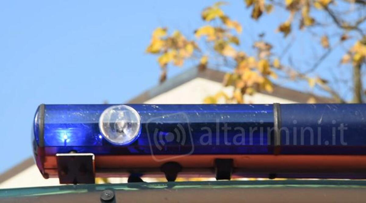 Rimini, donna sola trovata morta in casa sul divano del soggiorno - 