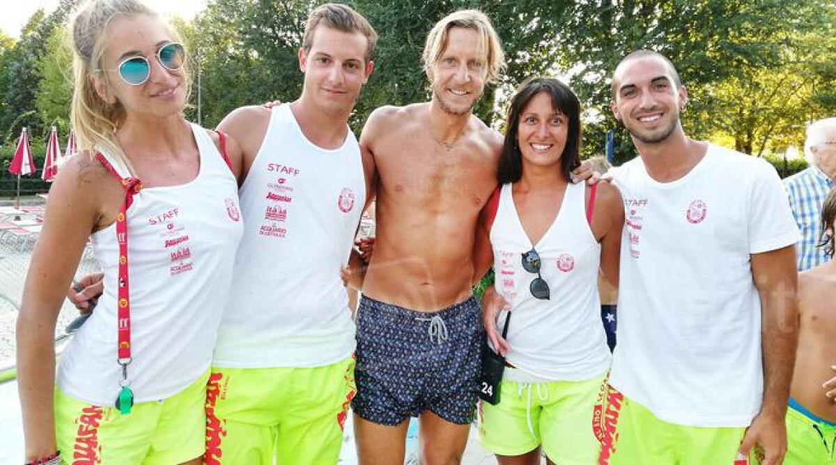 L'ex calciatore del Milan Massimo Ambrosini in visita ad Aquafan: 'dai 14 anni vengo a Riccione' - 