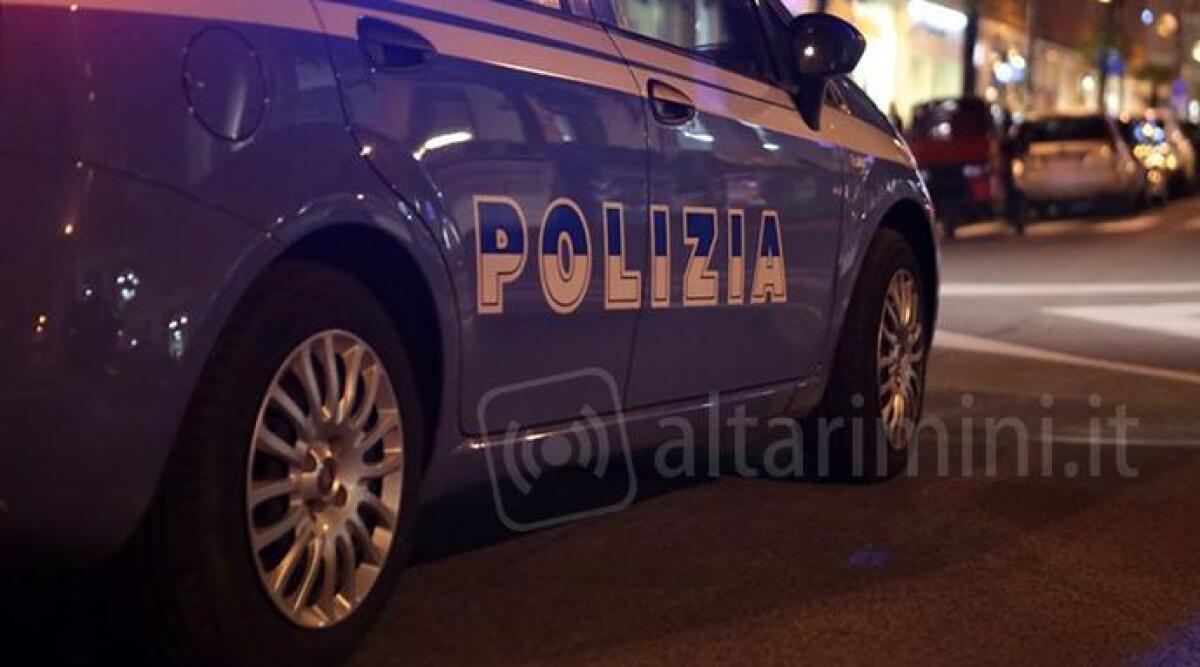 Dalla Lombardia a Rimini, minorenni tunisini rapinano negoziante a Marina Centro - 