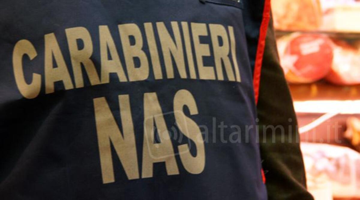 Nas, controlli a Rimini e Riccione: sequestrati alimenti scaduti e senza rintracciabilit&agrave; - 