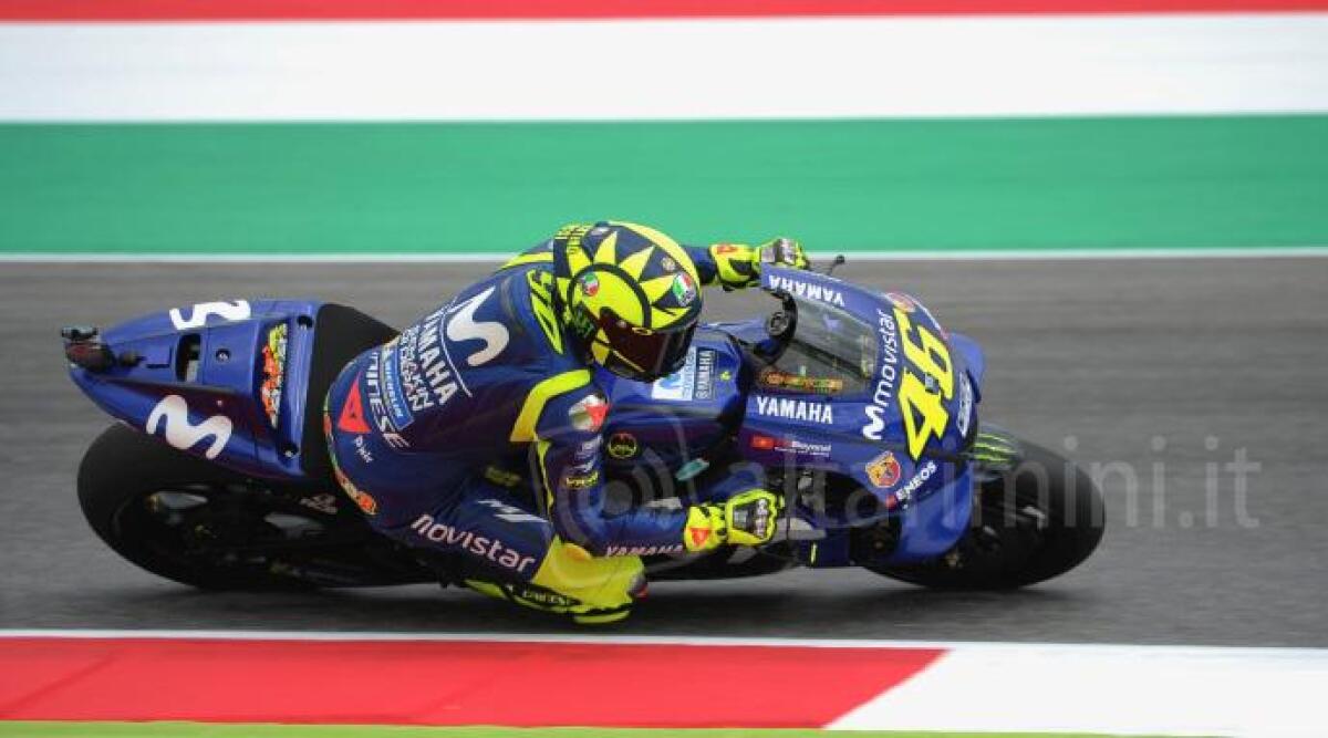 VR46 atterra a Rimini: aperto al &lsquo;Fellini&rsquo; il corner dei gadget ufficiali di Valentino Rossi - 