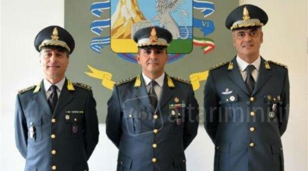 Vito Caradonna nuovo comandante della Finanza di Rimini, passaggio di consegne in caserma - 