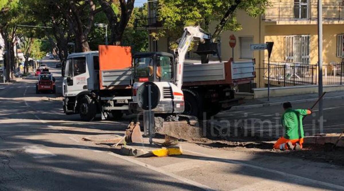 Nuovo asfalto in viale Abruzzi: lavori al via a Riccione, circolazione auto a senso unico alternato - 
