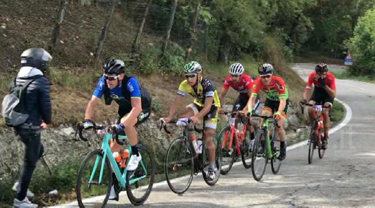 Barchi vince la Granfondo Marco Pantani, 3mila ciclisti al via. Video passaggio Sant'Agata Feltria -