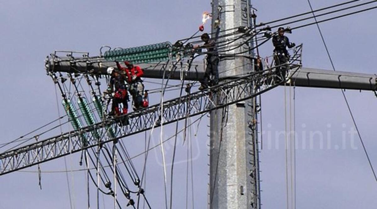 Un nuovo elettrodotto interrato a Riccione: saranno demoliti 9 km di vecchie linee e 40 tralicci - 