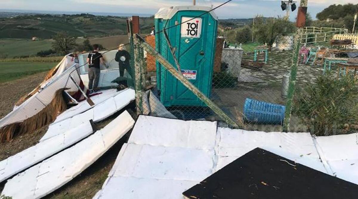 FOTO: violenta tempesta di vento e grandine devasta il ristorante 'Da Rinaldi' -